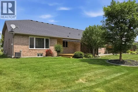 1973 Venetian Avenue Windsor ON N8P 2A1