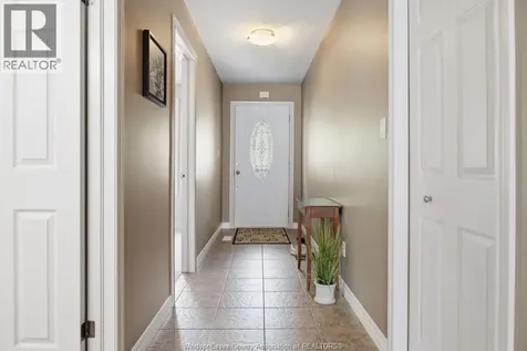 1973 Venetian Avenue Windsor ON N8P 2A1