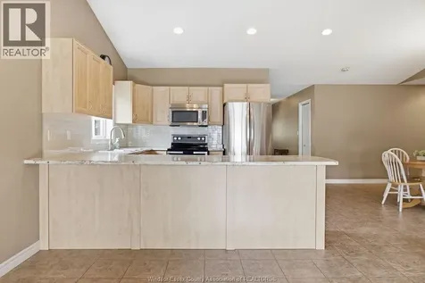 1973 Venetian Avenue Windsor ON N8P 2A1