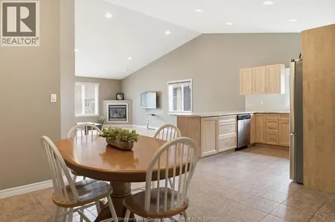 1973 Venetian Avenue Windsor ON N8P 2A1