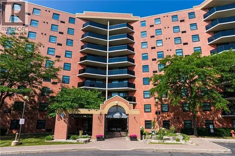 9 Bonheur Court Brantford ON N3P 1Z5