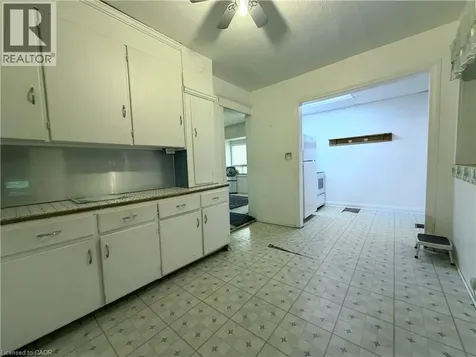 256 Fairfield Avenue Hamilton ON L8H 5H6