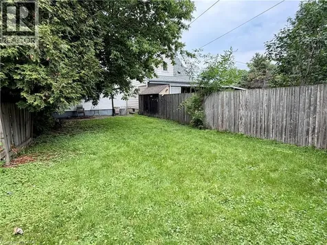 256 Fairfield Avenue Hamilton ON L8H 5H6