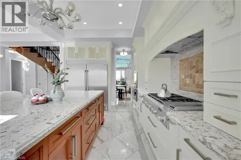 7 Riesling Court Hamilton ON L8G 0B4