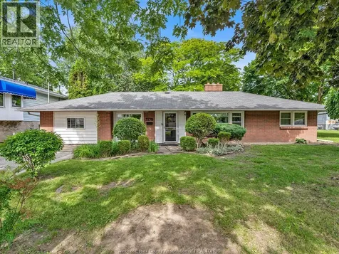 3278 Clemenceau Windsor ON N8T 2R7