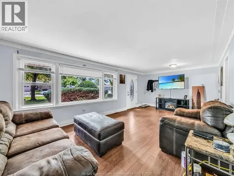 3278 Clemenceau Windsor ON N8T 2R7
