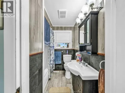 3278 Clemenceau Windsor ON N8T 2R7