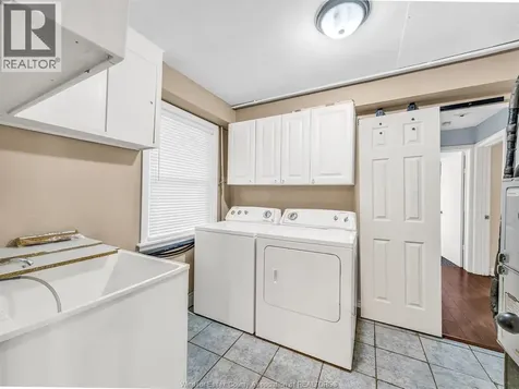 3278 Clemenceau Windsor ON N8T 2R7