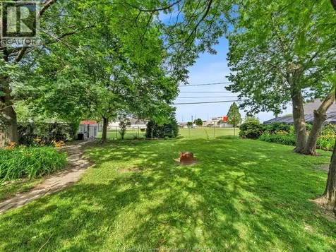 3278 Clemenceau Windsor ON N8T 2R7