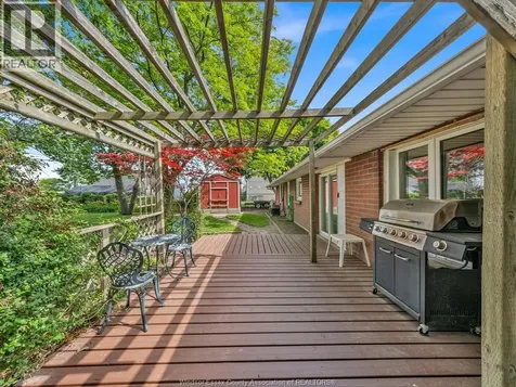3278 Clemenceau Windsor ON N8T 2R7