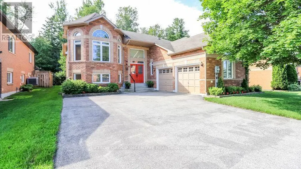 16 Cherry Sands Crescent Wasaga Beach ON L9Z 1P5