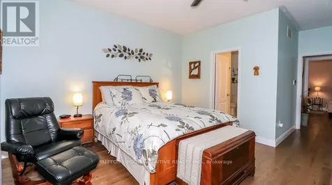 16 Cherry Sands Crescent Wasaga Beach ON L9Z 1P5