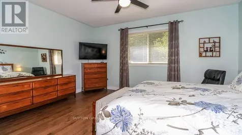16 Cherry Sands Crescent Wasaga Beach ON L9Z 1P5
