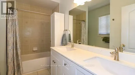 16 Cherry Sands Crescent Wasaga Beach ON L9Z 1P5