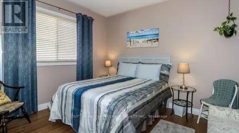 16 Cherry Sands Crescent Wasaga Beach ON L9Z 1P5