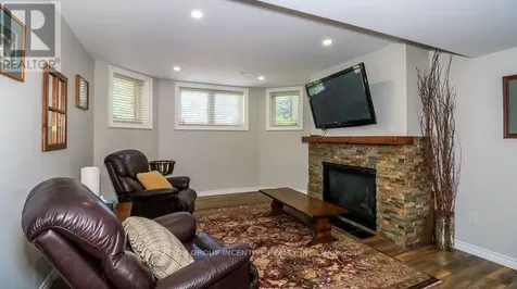 16 Cherry Sands Crescent Wasaga Beach ON L9Z 1P5