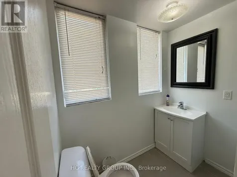 3043 Finch Avenue West Toronto (humbermede) ON M9M 0A4