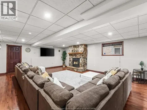 2408 Waterford Avenue Windsor ON N8P 1S1
