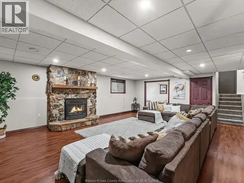 2408 Waterford Avenue Windsor ON N8P 1S1