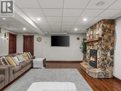 2408 Waterford Avenue Windsor ON N8P 1S1