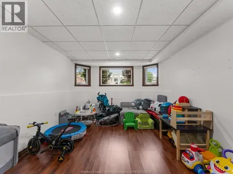 2408 Waterford Avenue Windsor ON N8P 1S1