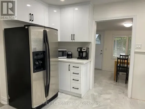 3184 Mosley Street Wasaga Beach ON L9Z 1V4