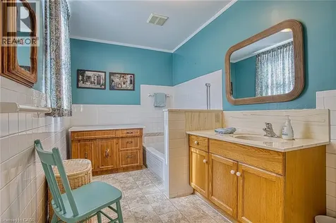 4207 William Street Beamsville ON L3J 0K8