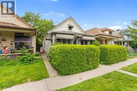 942 Lincoln Road Windsor ON N8Y 2H2