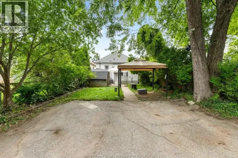 942 Lincoln Road Windsor ON N8Y 2H2