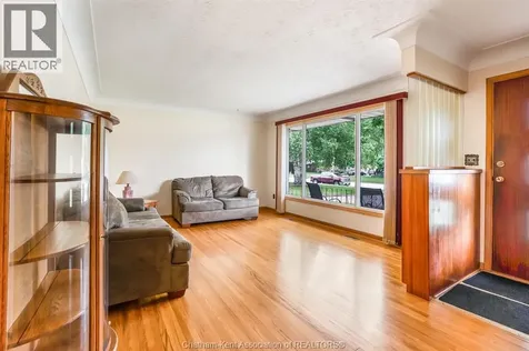 252 Tweedsmuir Avenue East Chatham ON N7M 4A4