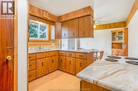 252 Tweedsmuir Avenue East Chatham ON N7M 4A4
