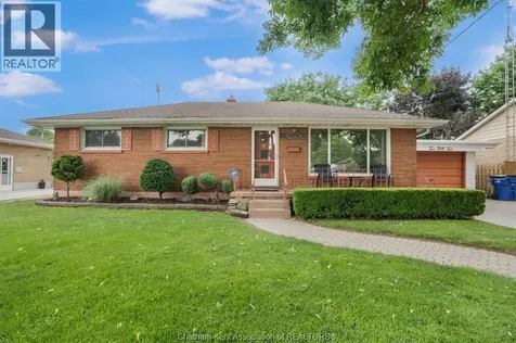 252 Tweedsmuir Avenue East Chatham ON N7M 4A4