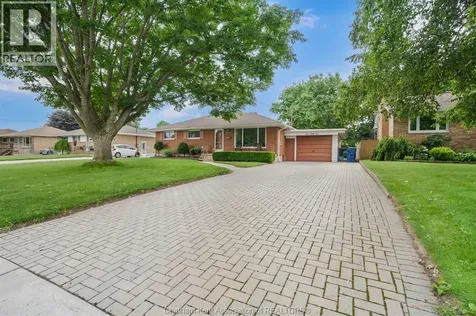 252 Tweedsmuir Avenue East Chatham ON N7M 4A4