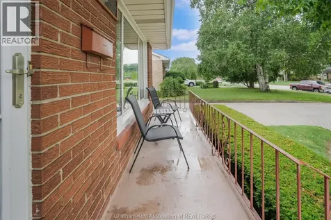 252 Tweedsmuir Avenue East Chatham ON N7M 4A4