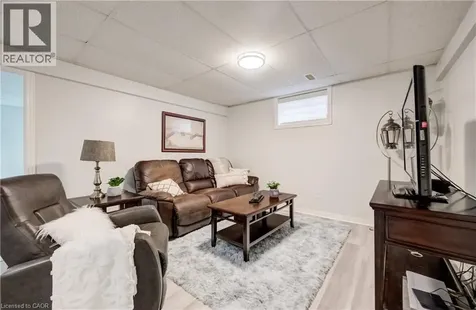 27 Chandos Drive Kitchener ON N2A 3C2