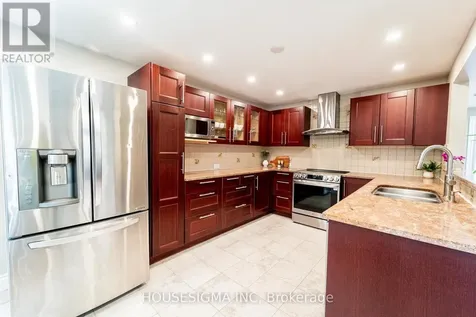 2032 Kings Grove Crescent Ottawa ON K1J 6G1