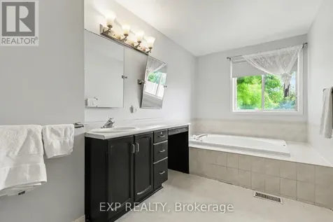 86 Scarlet Court Ottawa ON K1T 3R6