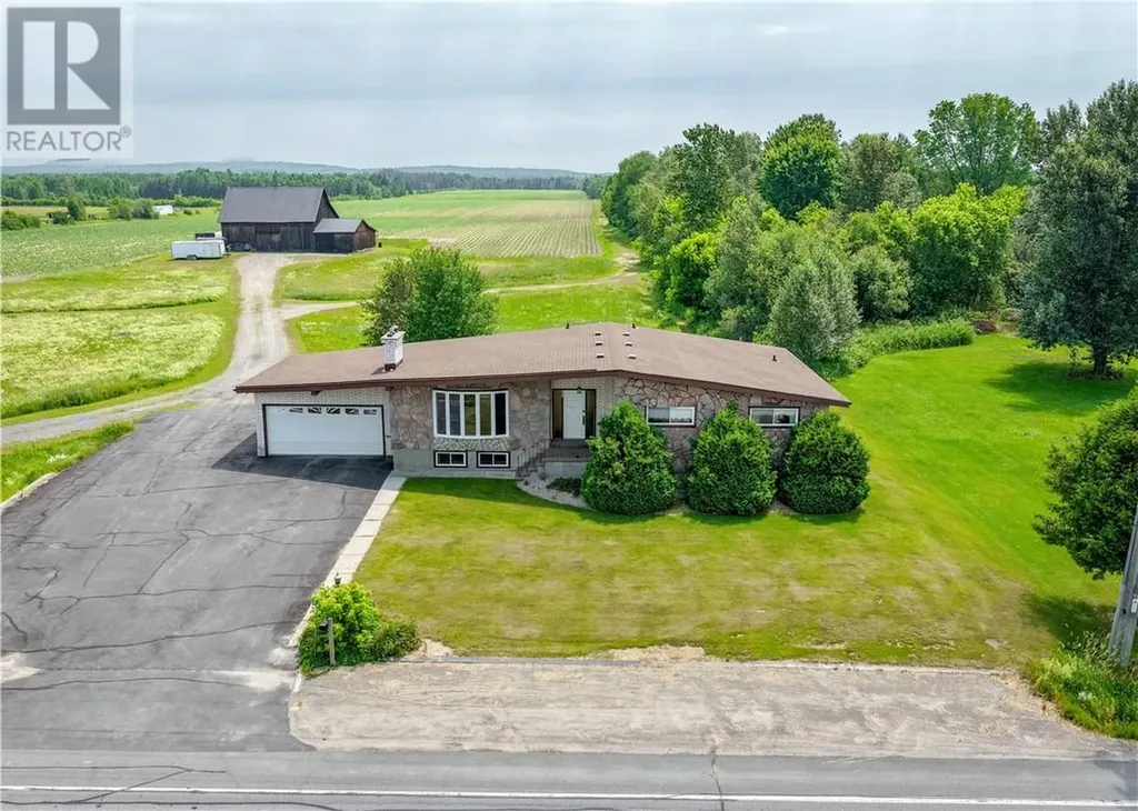 741 Dominion Drive Hanmer ON