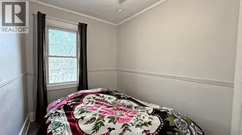 1424 Wyandotte Street West Windsor ON N9B 1H4