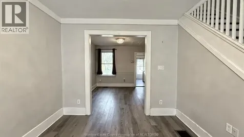 1424 Wyandotte Street West Windsor ON N9B 1H4