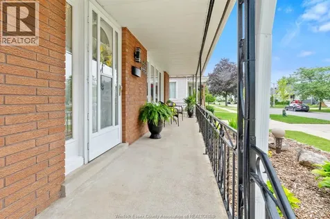 1491 Ellrose Avenue Windsor ON N8Y 3X4