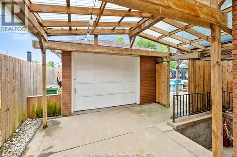 1491 Ellrose Avenue Windsor ON N8Y 3X4