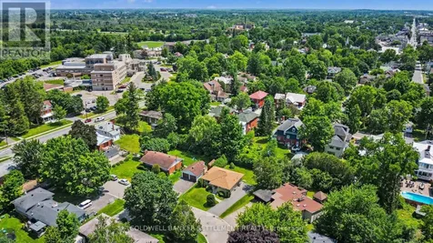 6 Glenview Crescent Perth ON K7H 2L2