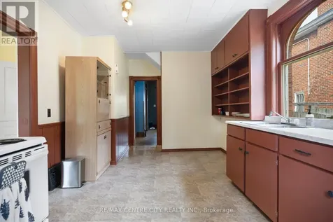30 Owaissa Street St. Thomas ON N5P 1T2
