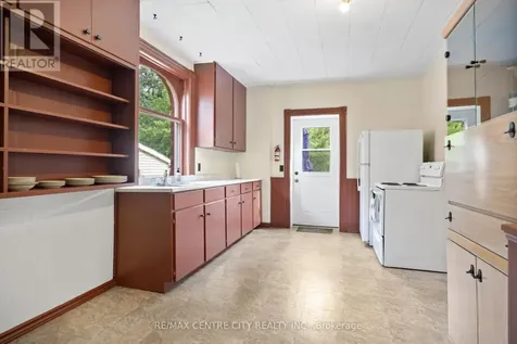 30 Owaissa Street St. Thomas ON N5P 1T2