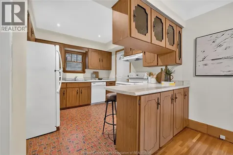 947 Bruce Avenue Windsor ON N9A 4X8