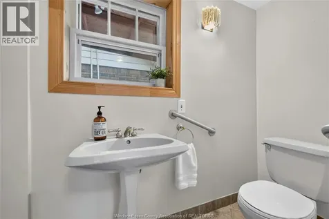 947 Bruce Avenue Windsor ON N9A 4X8