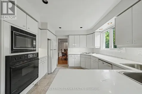907 Dresden Crescent Ottawa ON K2B 5H8