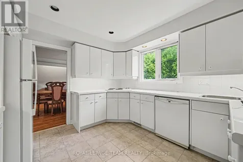 907 Dresden Crescent Ottawa ON K2B 5H8