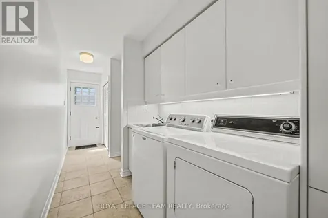907 Dresden Crescent Ottawa ON K2B 5H8